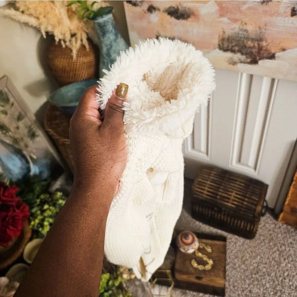 New Gap Acrylic Blend Pom Detail Cozy House Socks.
